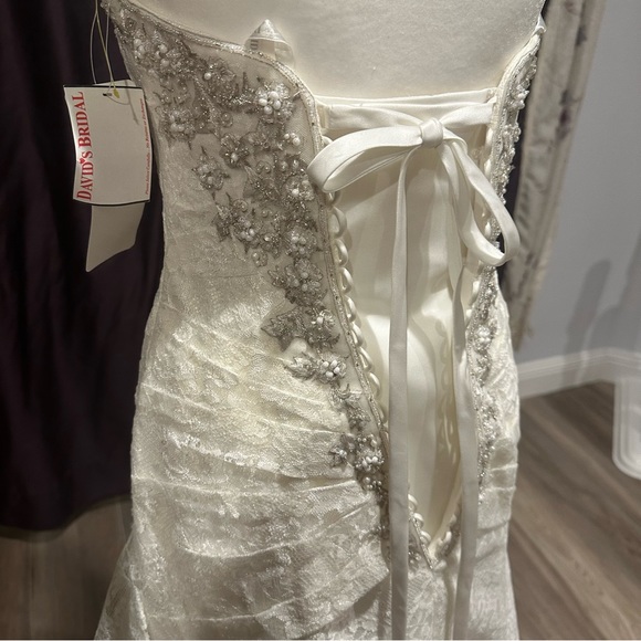 ✅ CLEARANCE David’s Bridal Embellished A Line Wedding Dress - Picture 9 of 11